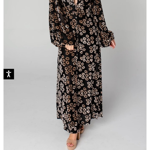 Brand new Buddy Love Darby Button Front V-Neck Maxi Dress - sold out online! - Picture 3 of 3